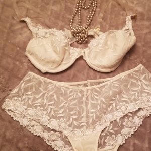 Wonder bra embroidered bra and panty set